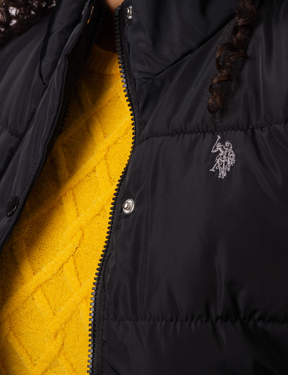 Classic Sleeveless Vest with Zipper & Pockets | Mock Neck Design