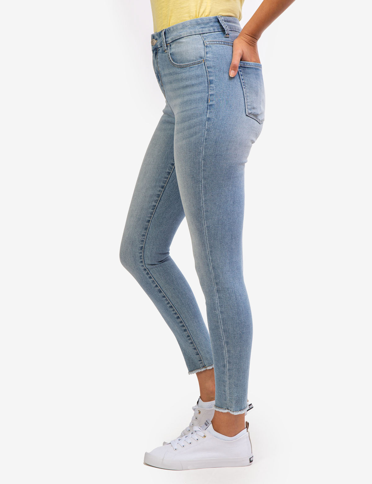 High Rise Curvy Jegging with Distressed Knees & Pockets | Ultry