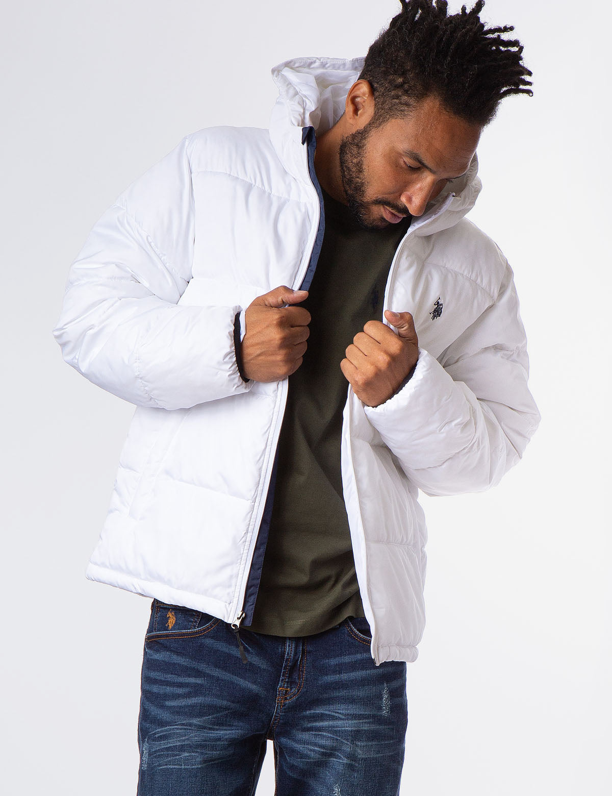Moderate Hooded Puffer Jacket with Zipper & Side Pockets