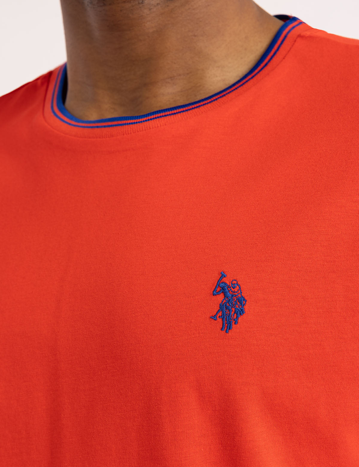 Classic Crew Neck T-Shirt with Contrast Tipping | Timeless Style