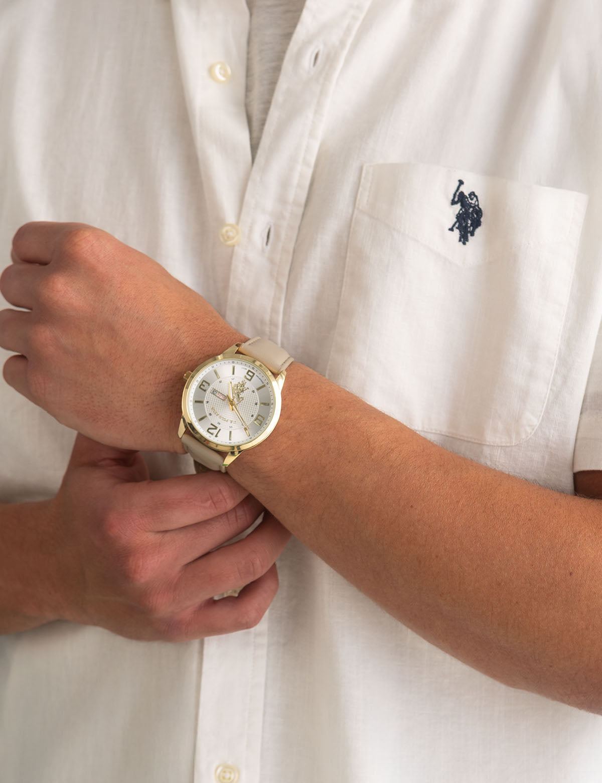 Tan Leather Strap Analog Watch with Gold Accent | Men's Classic Timepiece